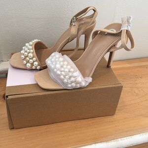 BRAND NEW: Journee Collection Tan Heeled Sandals